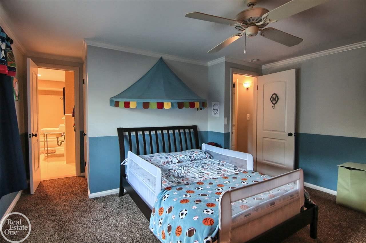 85 Stephens Road Grosse Pointe, MI 48236 - Photo 22 of 33 31326617-21.JPG