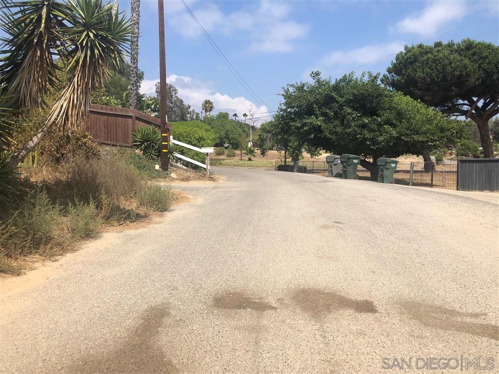 533 Rolling Hills Road Vista, CA 92083 - Photo 15 of 15 Street scene ...