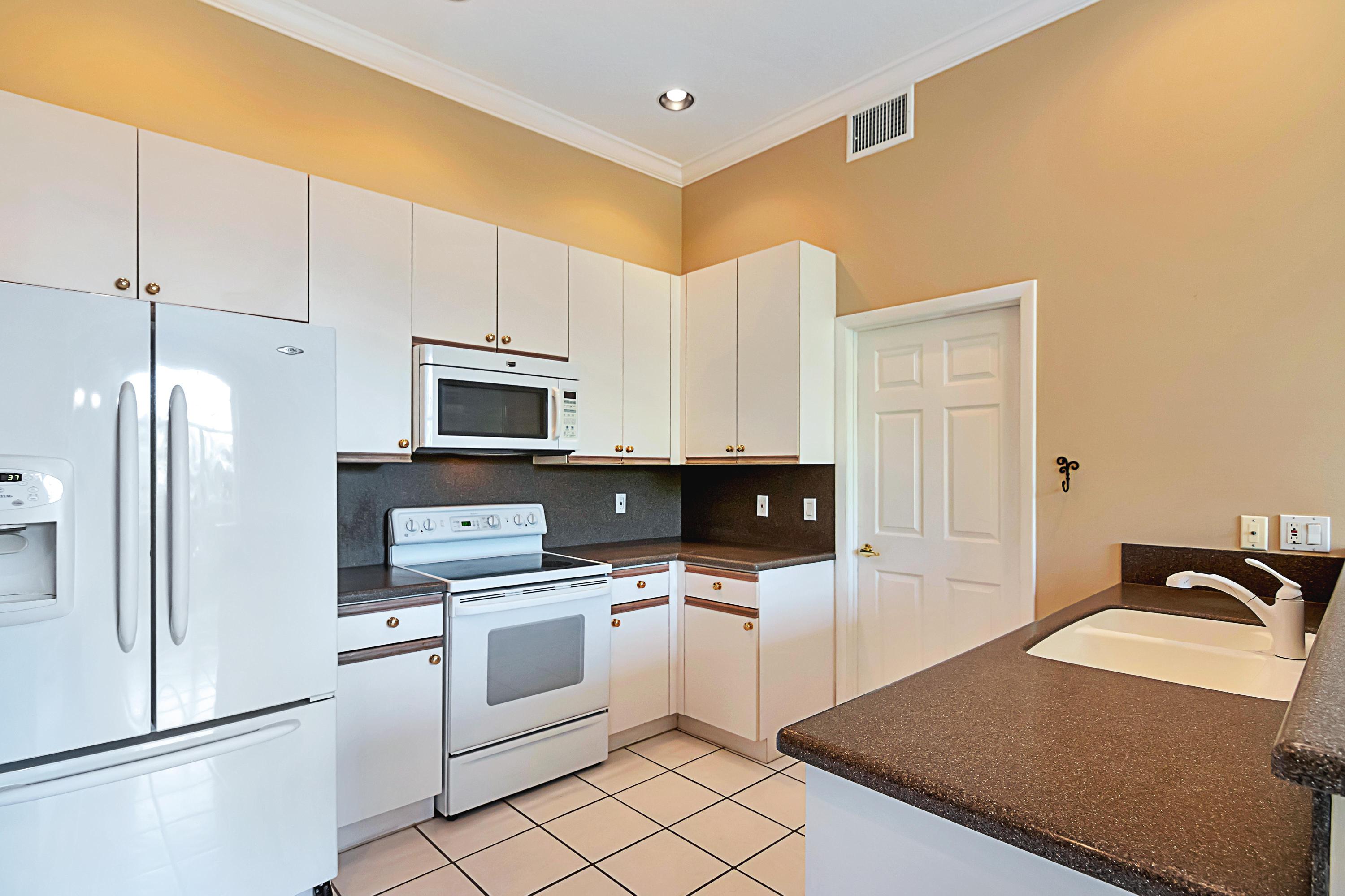 23270 Torre Circle Boca Raton, FL 33433 - Photo 7 of 23 Kitchen