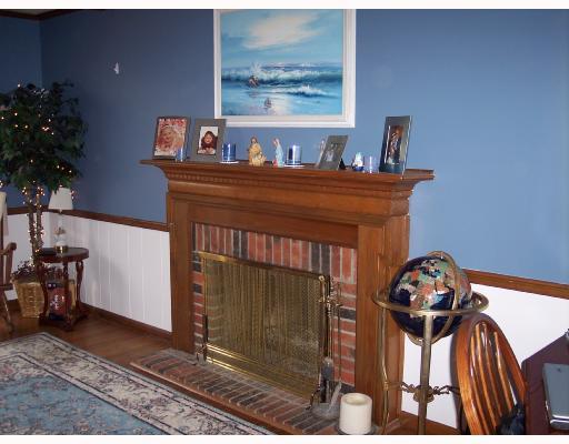 291 Shafer Road Coraopolis, PA 15108 - Photo 5 of 8 Den/Family/Great Room.