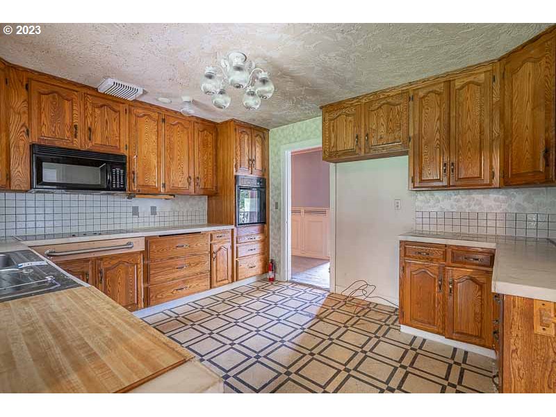 1935 Cherry Knoll Road Dallas, OR 97338 - Photo 11 of 39 Gallery Image 11