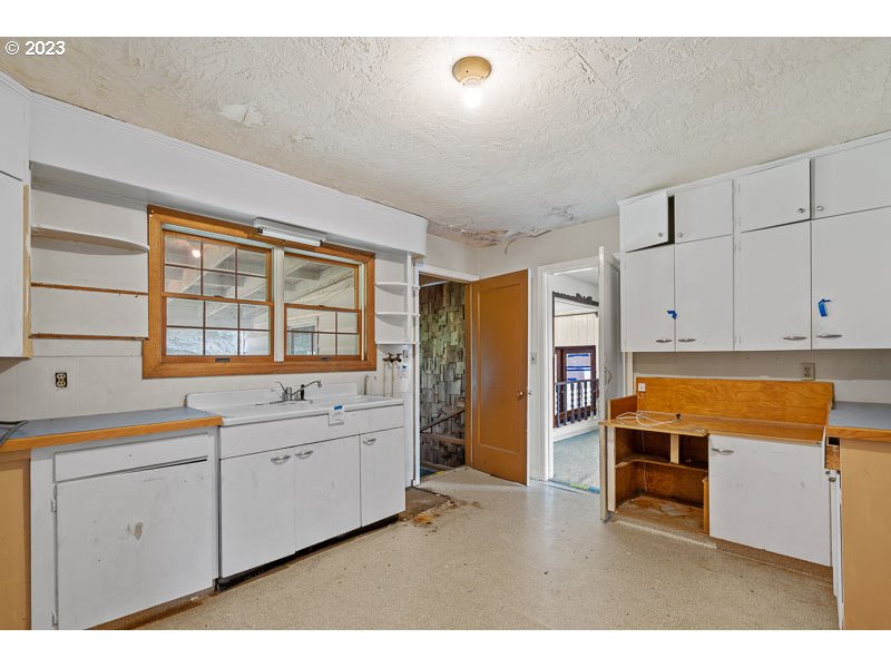 1935 Cherry Knoll Road Dallas, OR 97338 - Photo 19 of 39 Gallery Image 19