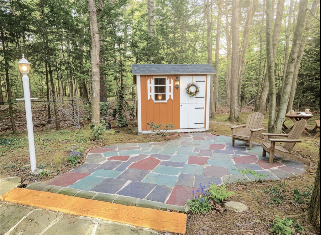 17 Brentwood Road Sudbury, MA 01776 - Photo 33 of 34 a front view of a house with garden