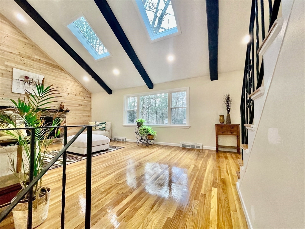 17 Brentwood Road Sudbury, MA 01776 - Photo 8 of 34 a view of an entryway