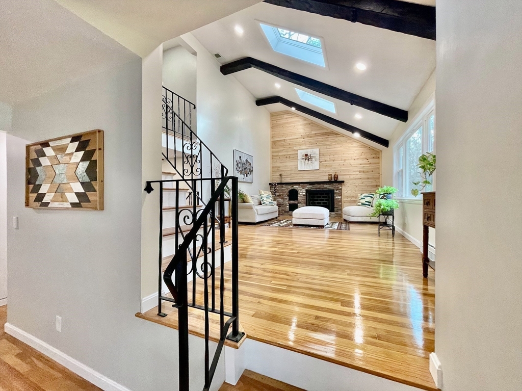 17 Brentwood Road Sudbury, MA 01776 - Photo 9 of 34 a view of a entryway