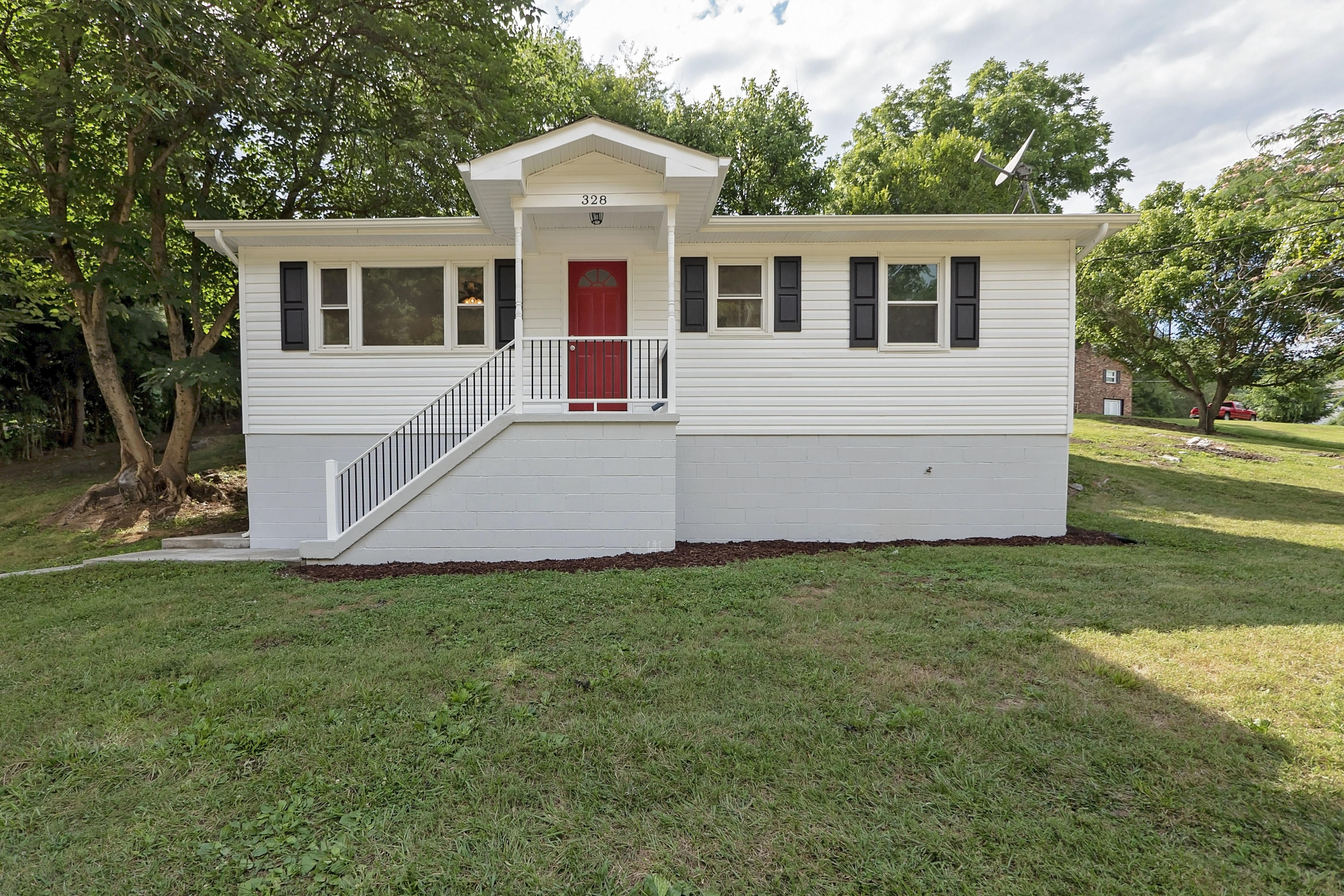 328 Lucy Road Kingsport, TN 37660 - Photo 1 of 30 P1470354
