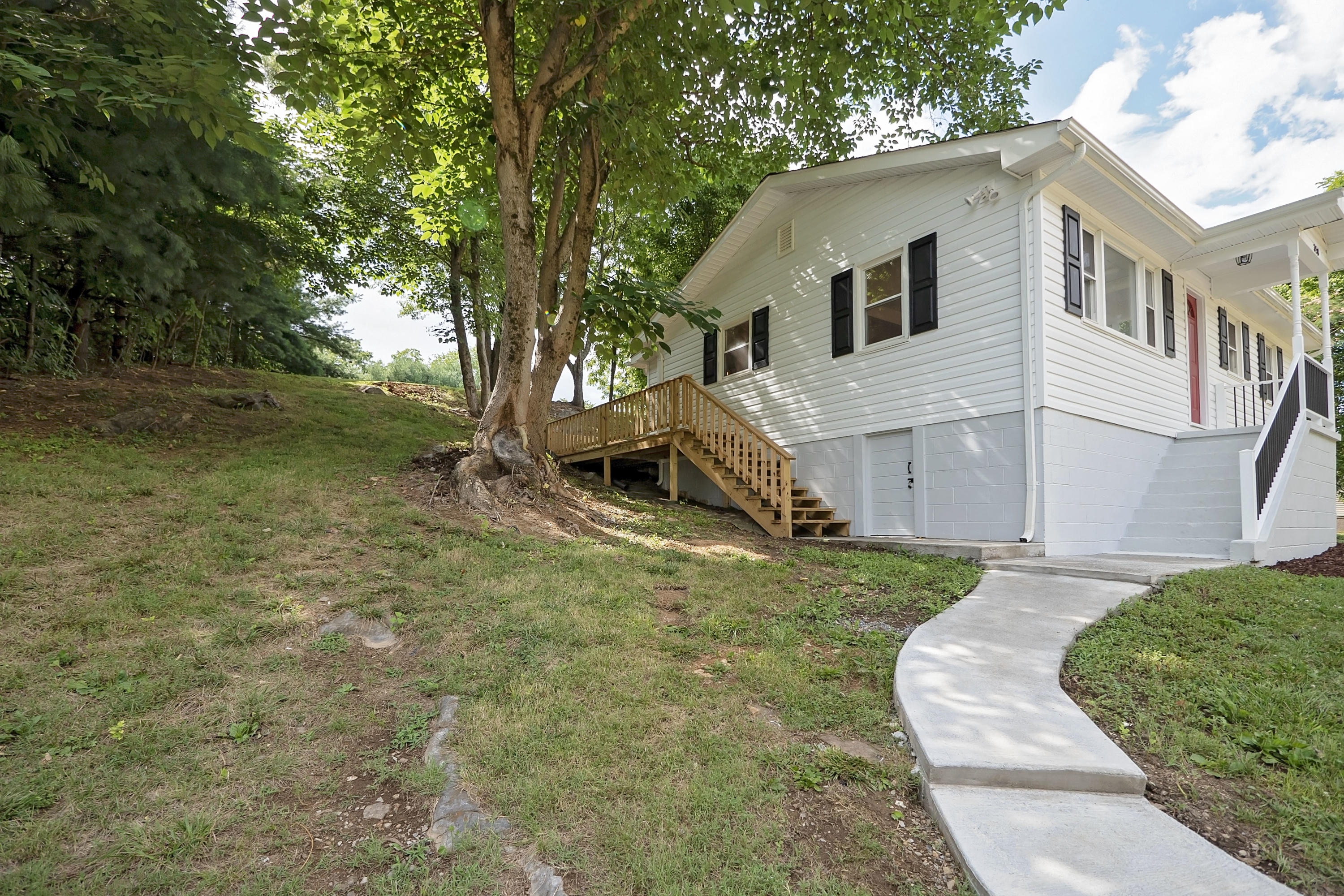 328 Lucy Road Kingsport, TN 37660 - Photo 2 of 30 P1470357