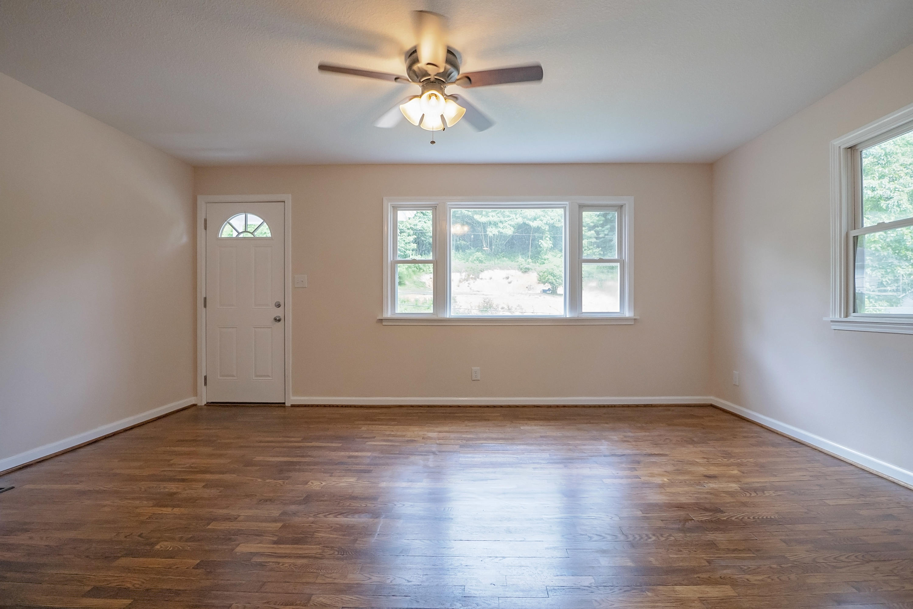 328 Lucy Road Kingsport, TN 37660 - Photo 4 of 30 P1470282