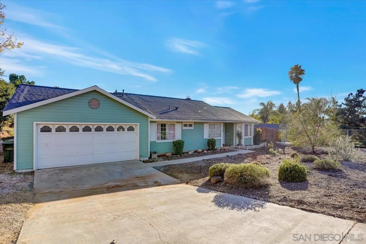 132 Mercedes Road Fallbrook, CA 92028 - Photo 3 of 63 a front view of a house with a yard
