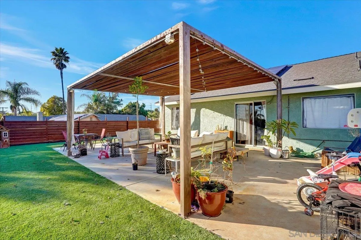 132 Mercedes Road Fallbrook, CA 92028 - Photo 35 of 63 a view of a house with sitting area and furniture