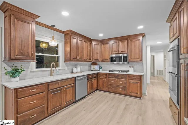 $465,000 | 210 Leslie Lane, Pendleton, SC 29670