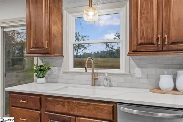 $465,000 | 210 Leslie Lane, Pendleton, SC 29670