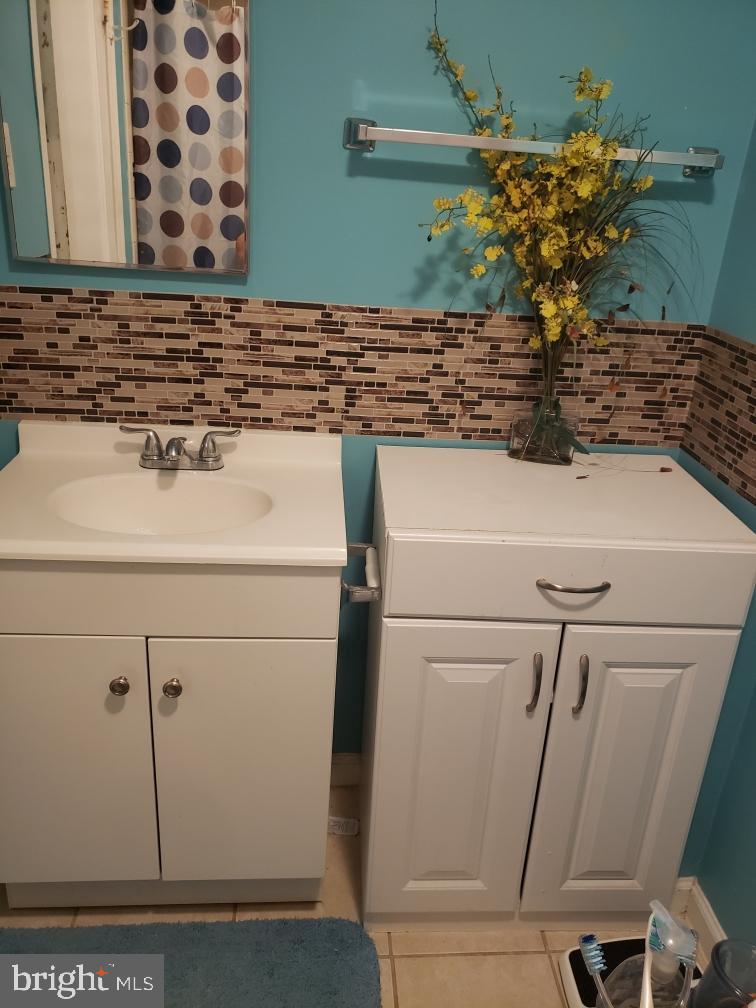 4117 Beall Street Hyattsville, MD 20784 - Photo 19 of 19 Main bathroom