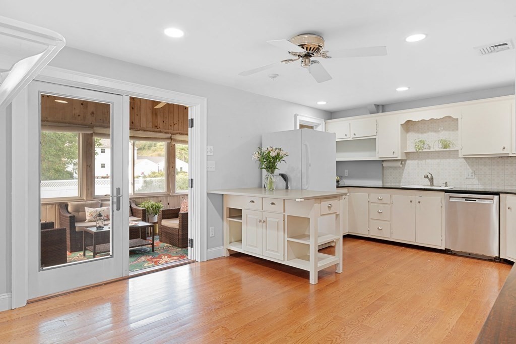 22 Bradley Road Danvers, MA 01923 - Photo 4 of 40