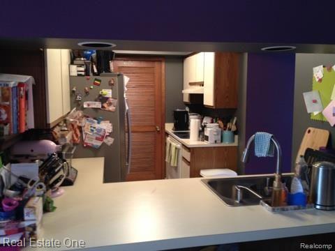 1550 Meadowside Drive Rochester, MI 48307 - Photo 3 of 8 Kitchen