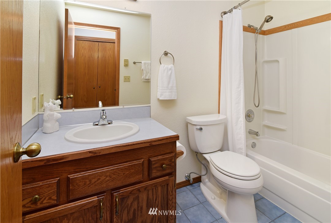 4650 Northeast Johnston Road Poulsbo, WA 98370 - Photo 12 of 24 Gallery Image 12