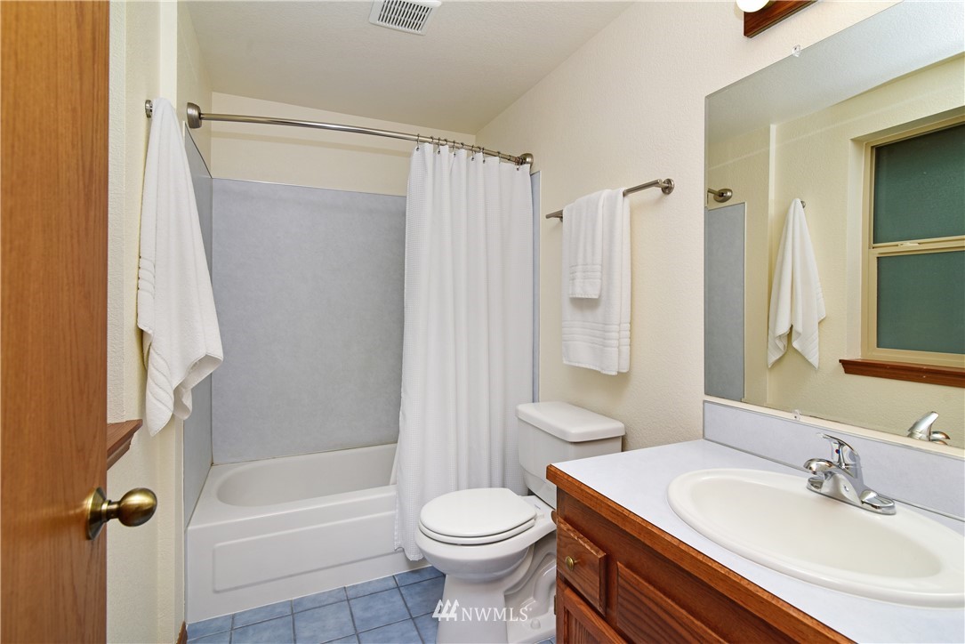 4650 Northeast Johnston Road Poulsbo, WA 98370 - Photo 13 of 24 Gallery Image 13