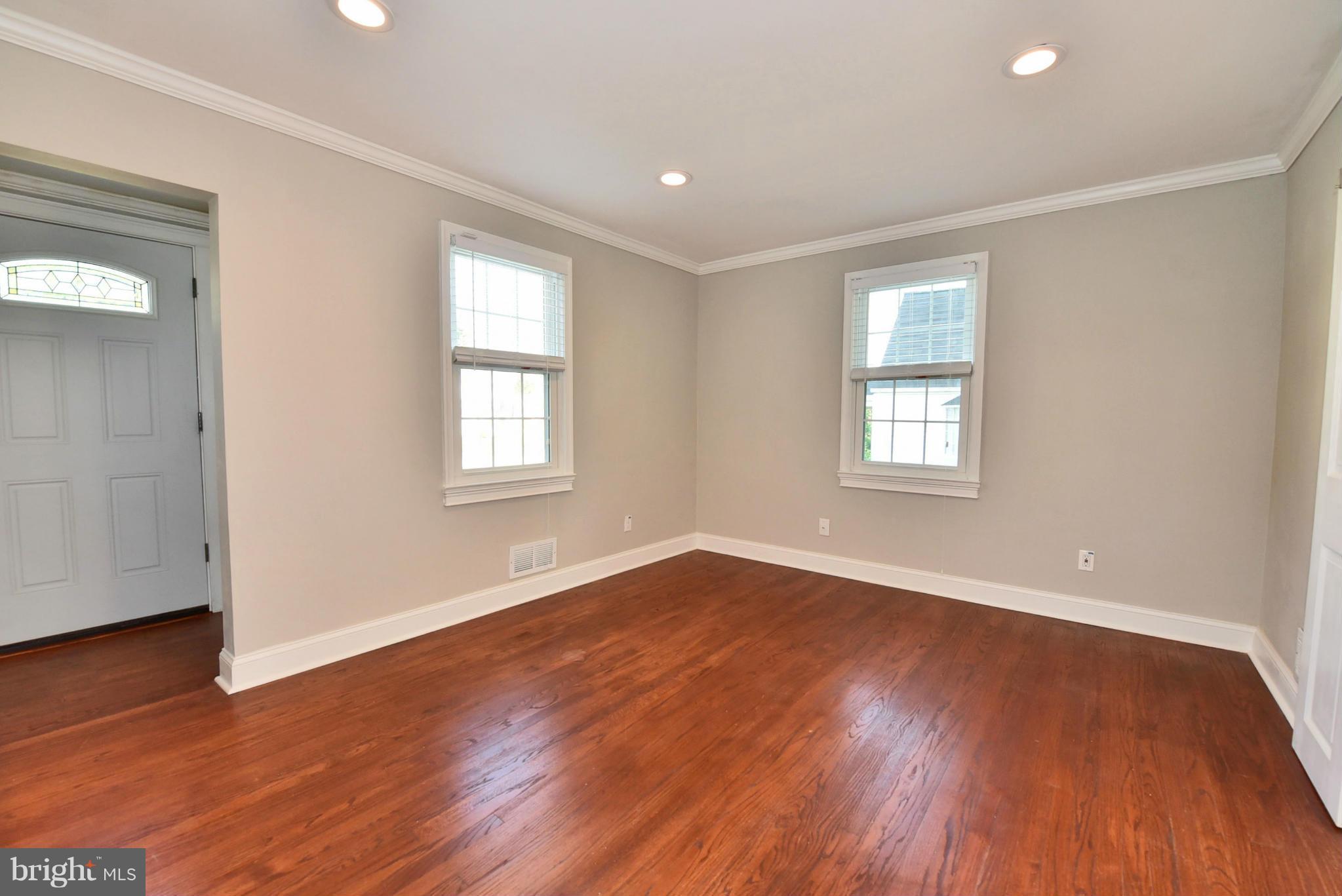 2520 Glencoe Road Baltimore, MD 21234 - Photo 3 of 29 Living Room