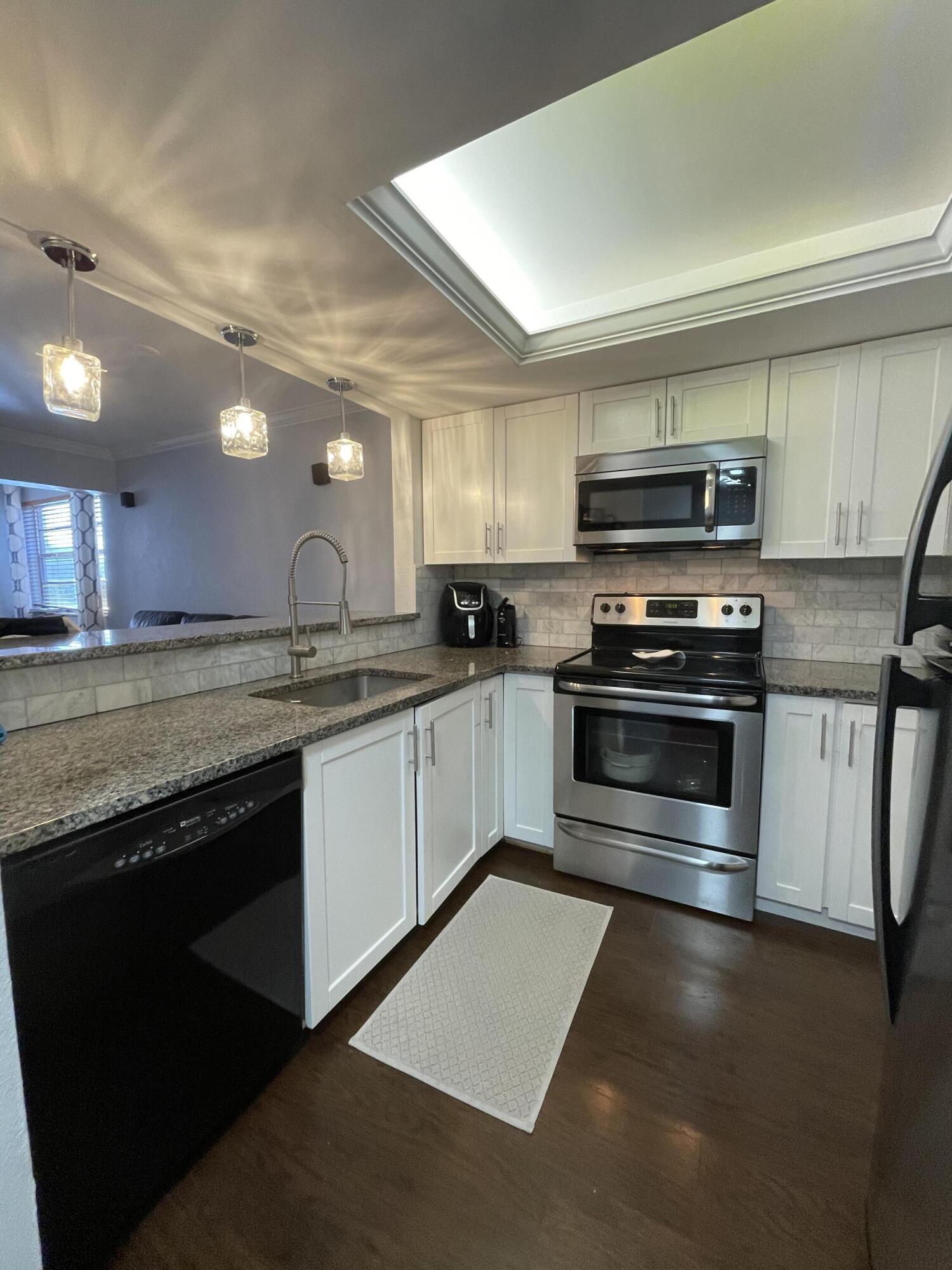 9500 Southwest 3rd Street, Unit 233 Boca Raton, FL 33428 - Photo 7 of 25 93863009-10EE-4D84-B8AC-A3DFB48A1815