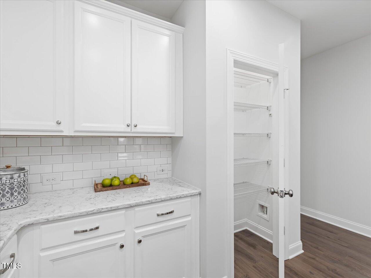 173 Hawk Point Road Chapel Hill, NC 27516 - Photo 17 of 90 18-Kitchen