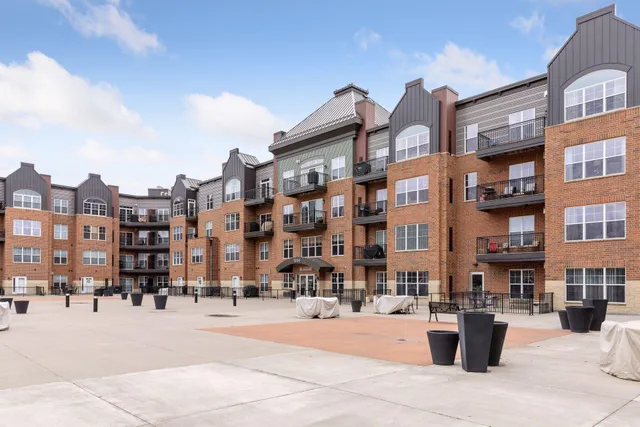 $220,000 | 1800 Graham Avenue West, Unit 325, St. Paul, MN 55116