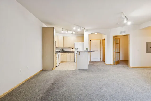 $220,000 | 1800 Graham Avenue West, Unit 325, St. Paul, MN 55116