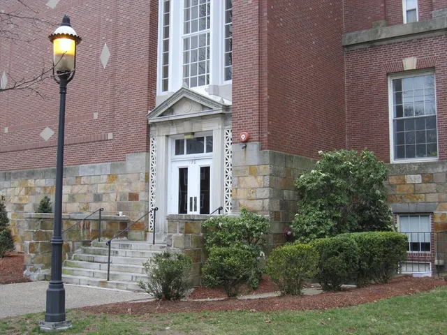 $2,300 | 130 Beach Street, Unit 210, Quincy, MA 02170