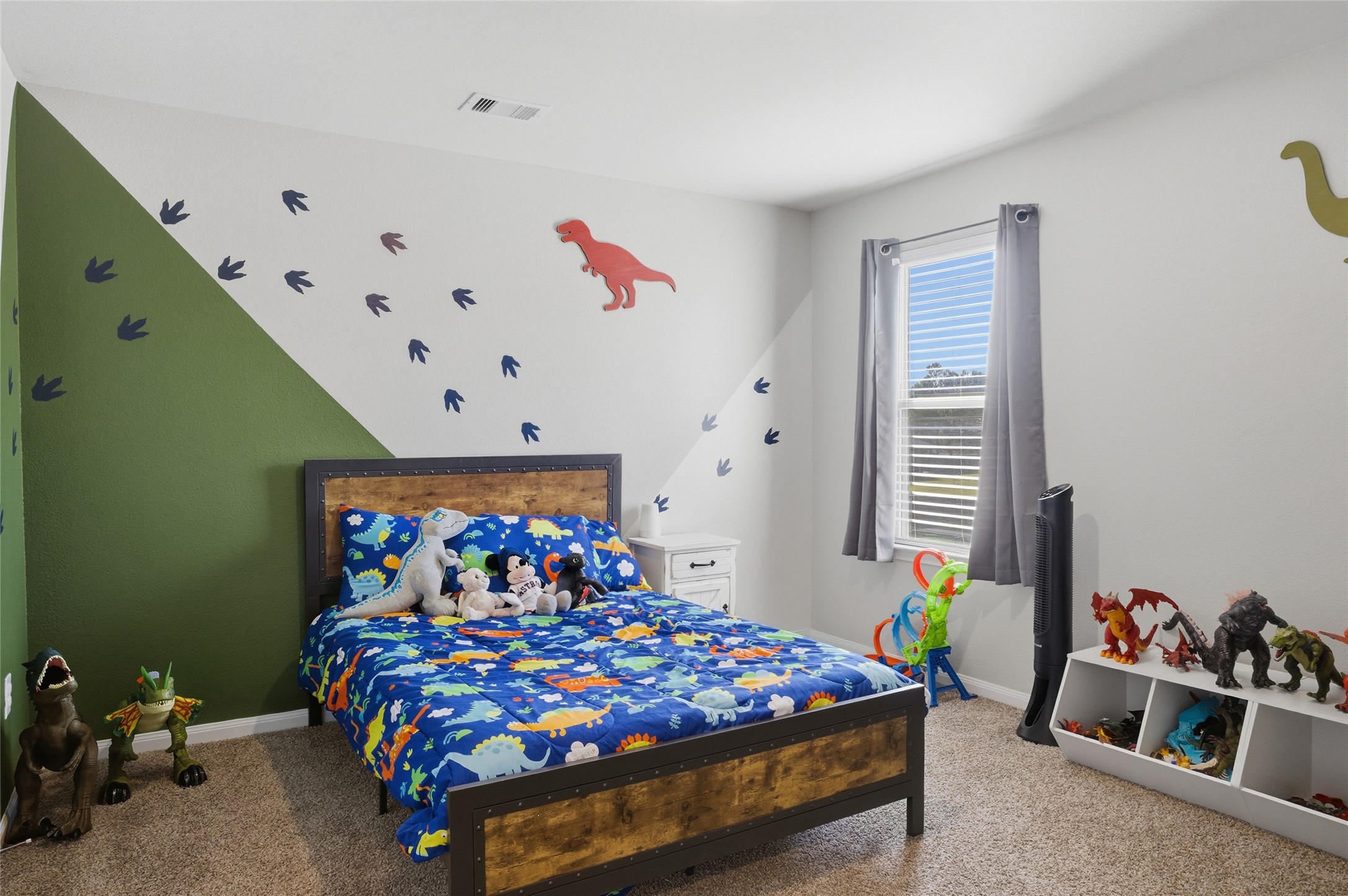 1495 Alice Drive Beaumont, TX 77705 - Photo 6 of 8 a bedroom with a bed and a window