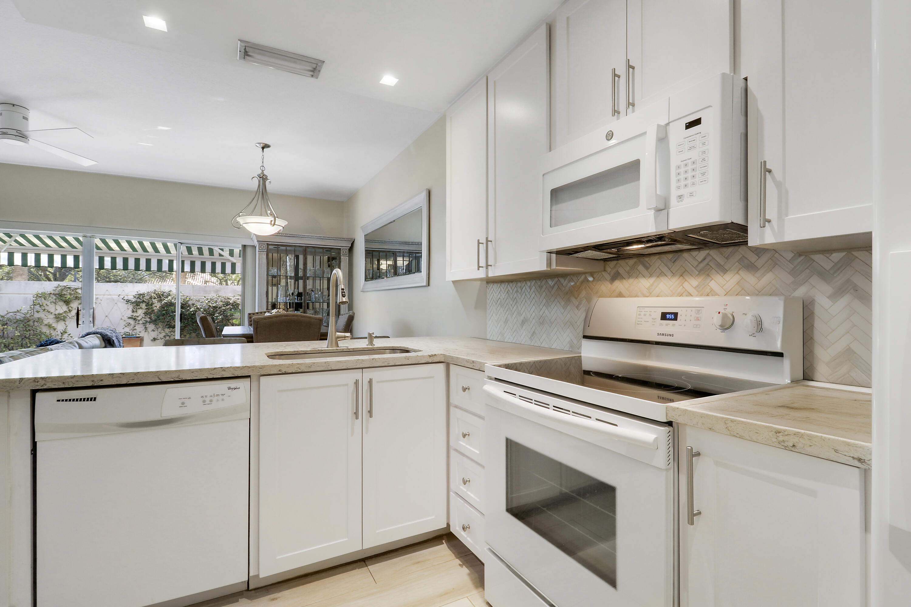 6 Oakleaf Court Tequesta, FL 33469 - Photo 13 of 32 Kitchen