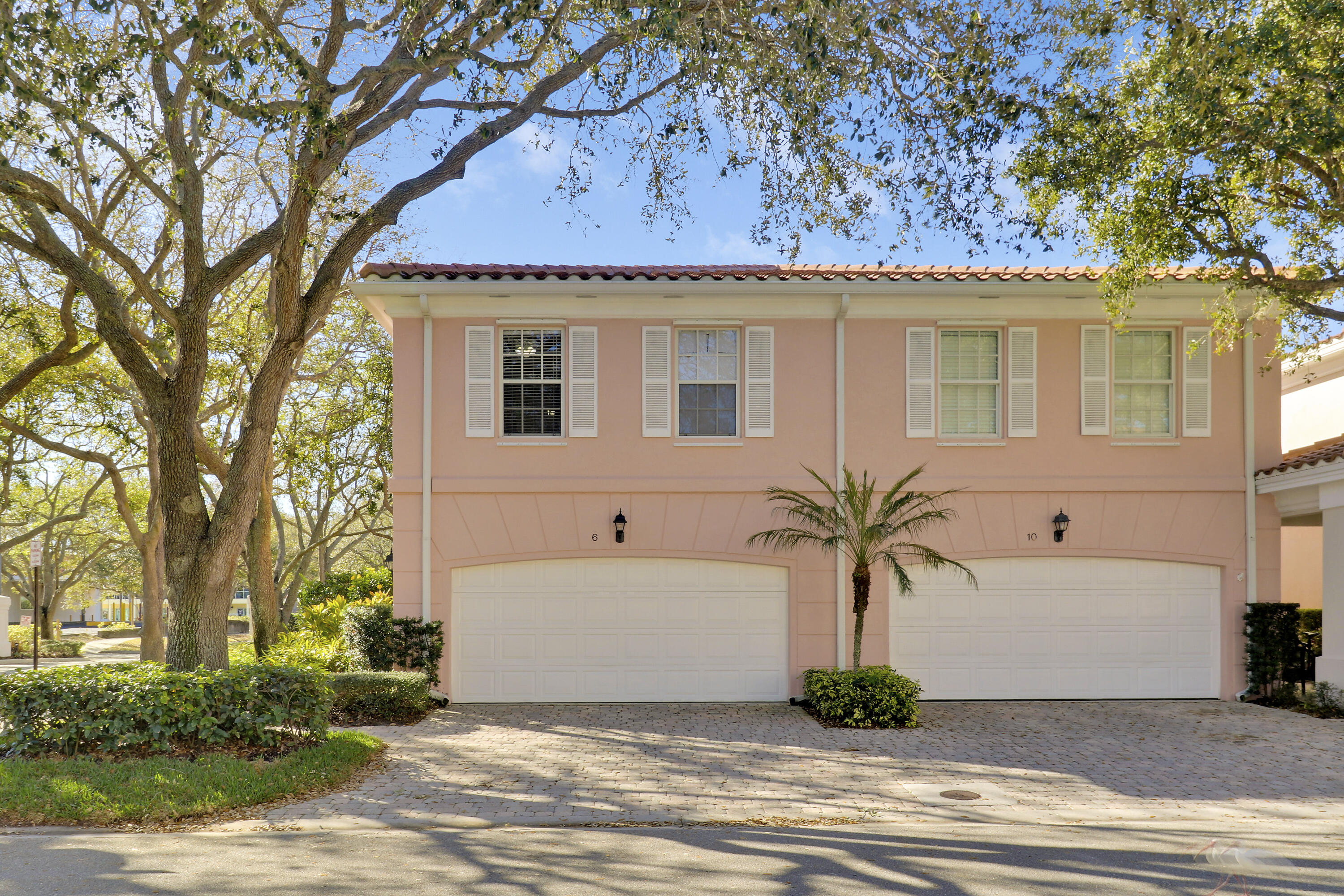 6 Oakleaf Court Tequesta, FL 33469 - Photo 2 of 32 Front View
