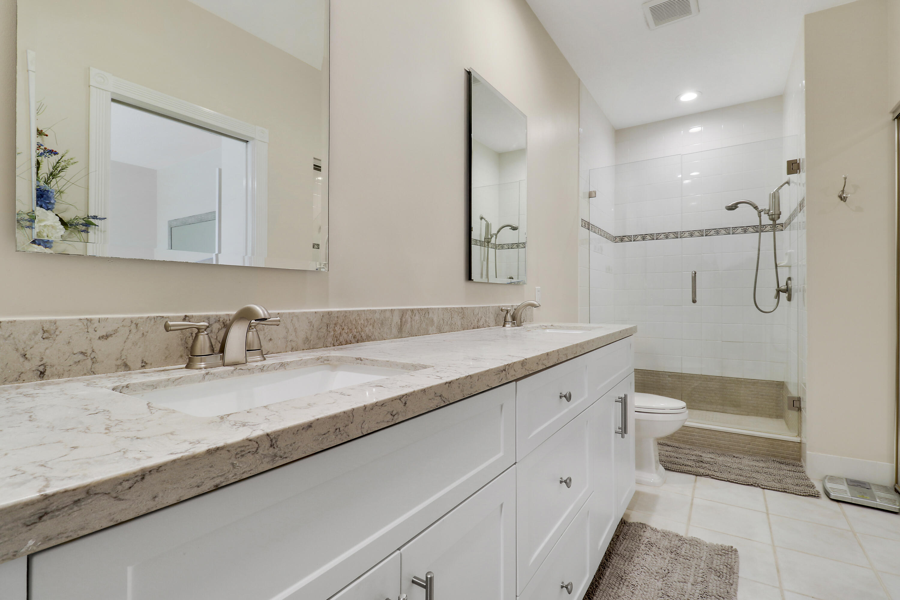 6 Oakleaf Court Tequesta, FL 33469 - Photo 21 of 32 Primary Bathroom