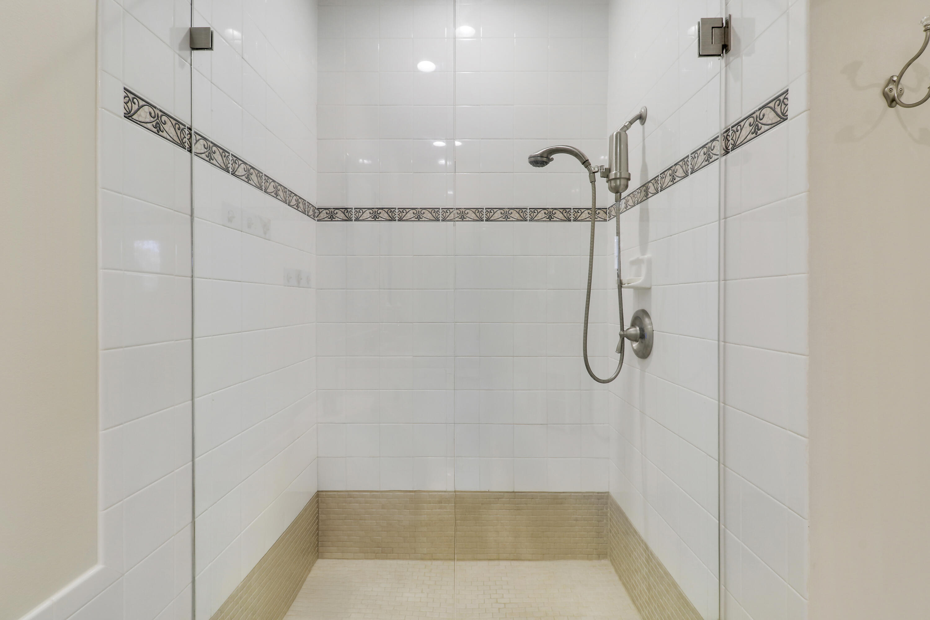 6 Oakleaf Court Tequesta, FL 33469 - Photo 22 of 32 Primary Bathroom