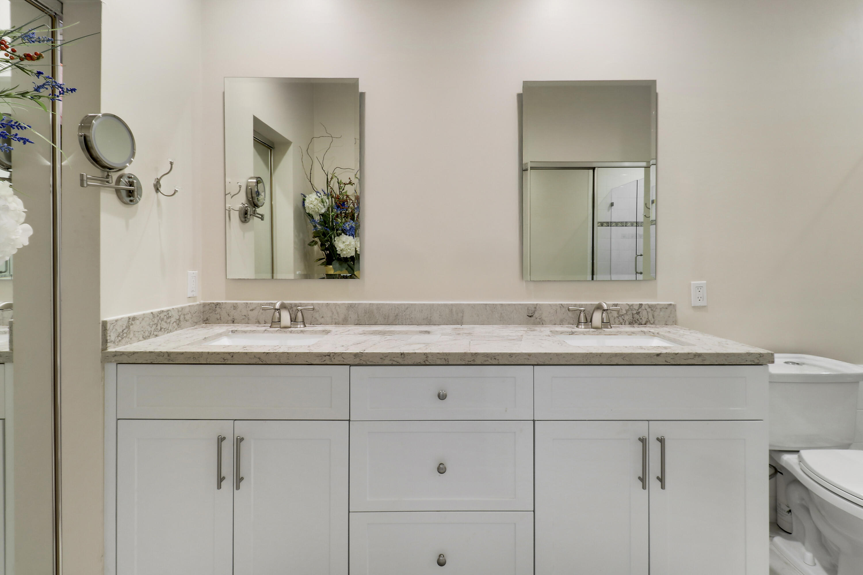 6 Oakleaf Court Tequesta, FL 33469 - Photo 23 of 32 Primary Bathroom