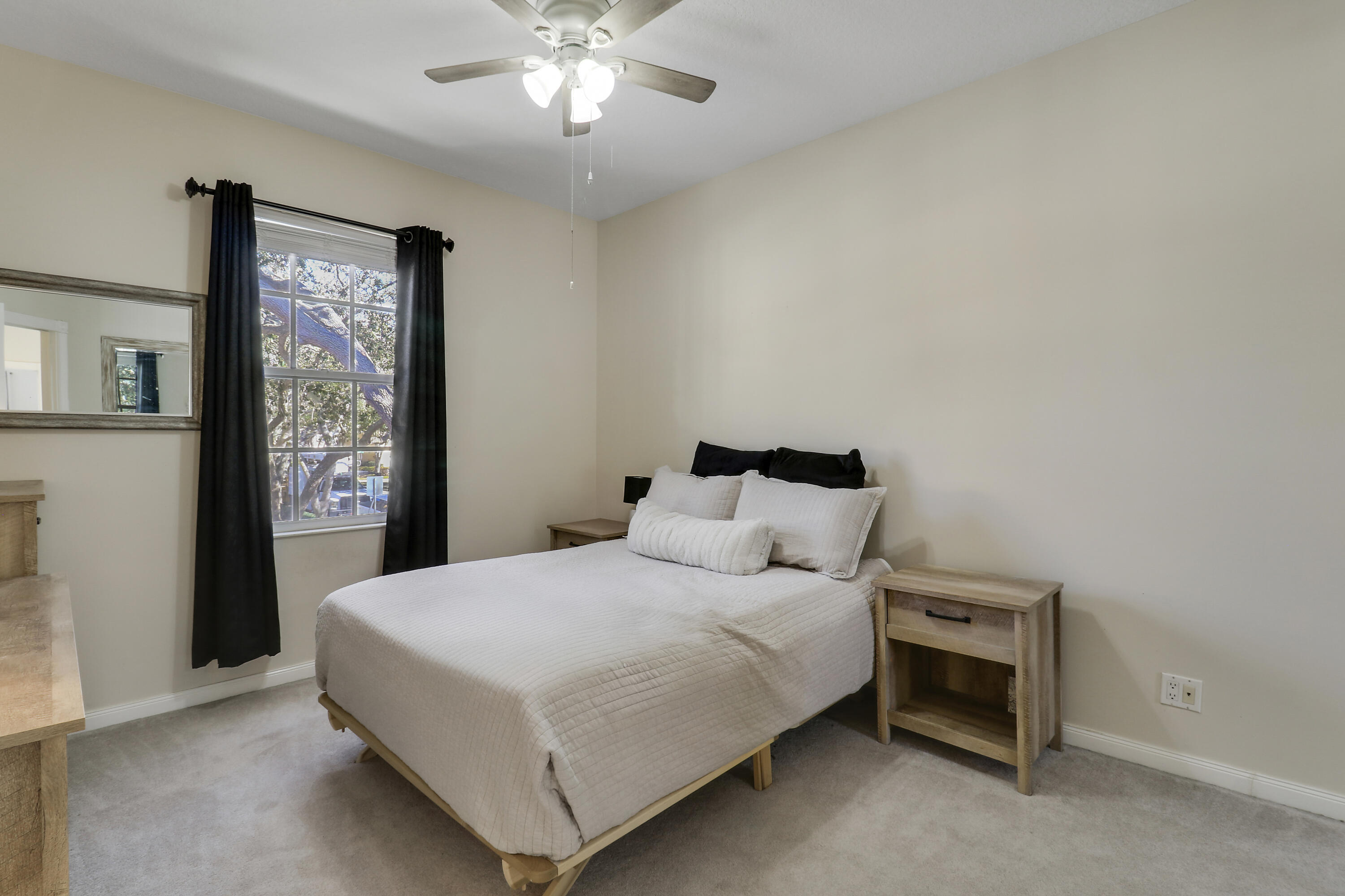 6 Oakleaf Court Tequesta, FL 33469 - Photo 25 of 32 Bedroom #3