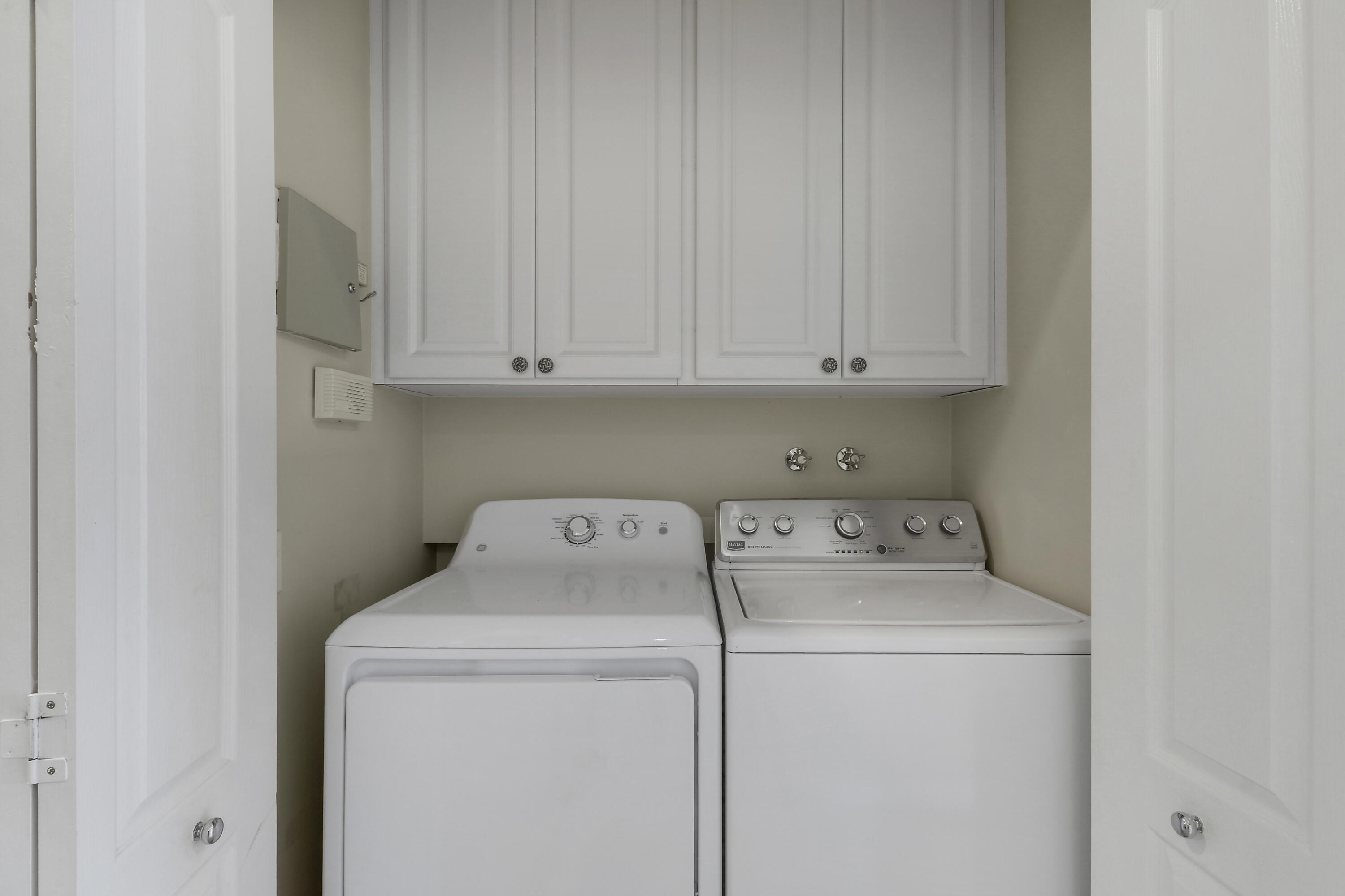 6 Oakleaf Court Tequesta, FL 33469 - Photo 27 of 32 Second Floor Laundry