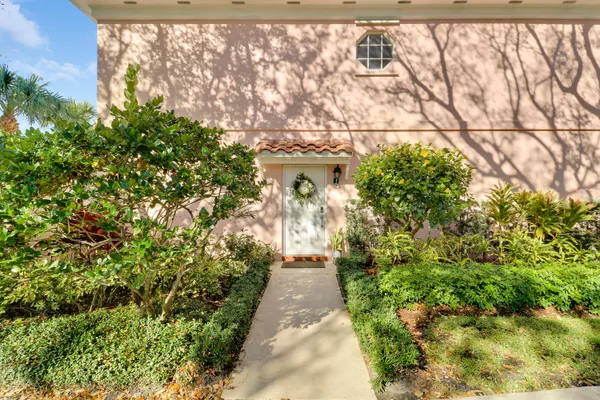 $3,700 | 6 Oakleaf Court, Tequesta, FL 33469