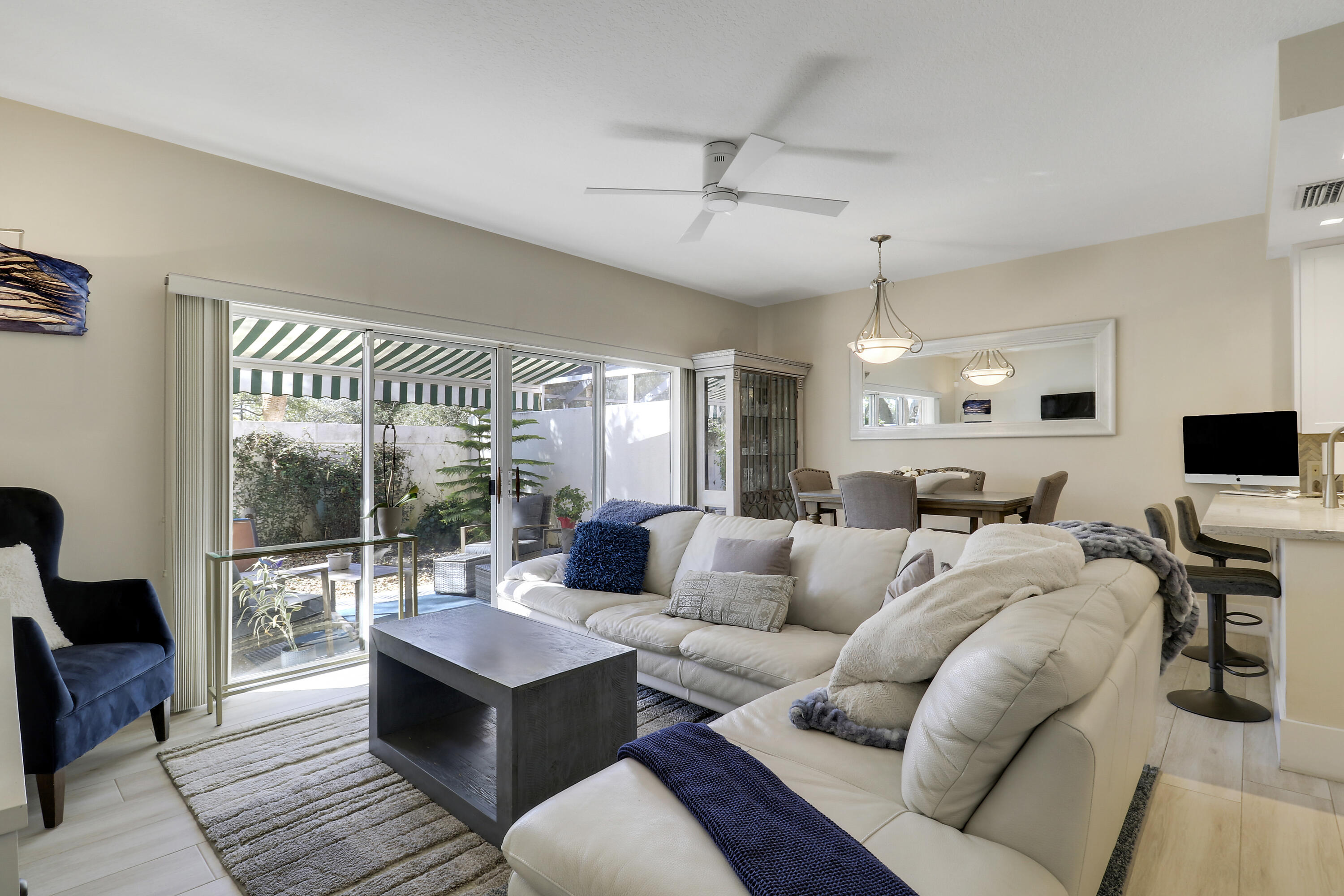 6 Oakleaf Court Tequesta, FL 33469 - Photo 6 of 32 Living Room