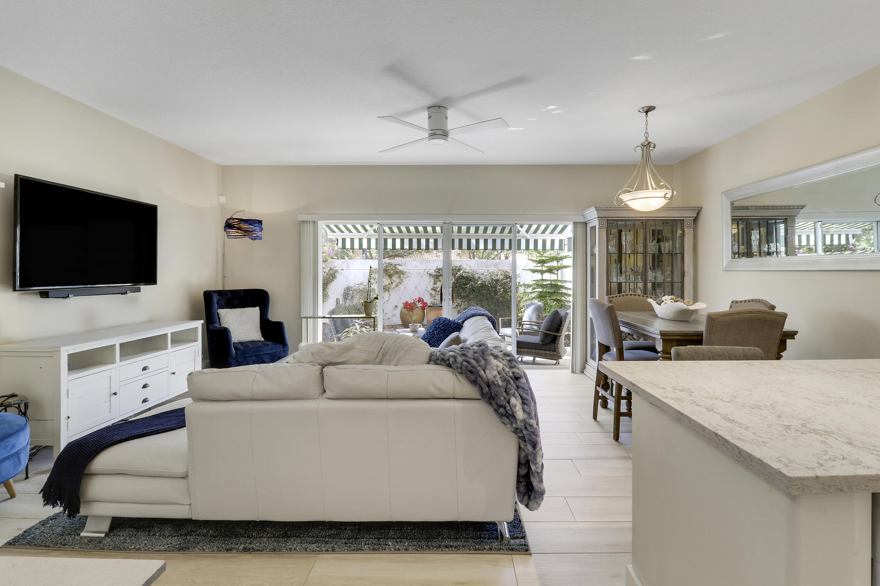 6 Oakleaf Court Tequesta, FL 33469 - Photo 8 of 32 Living Room