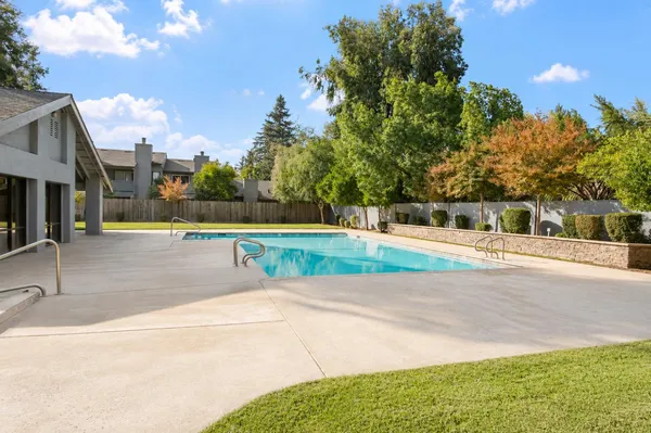 $235,000 | 560 Pirinen Lane, Unit E, Modesto, CA 95354