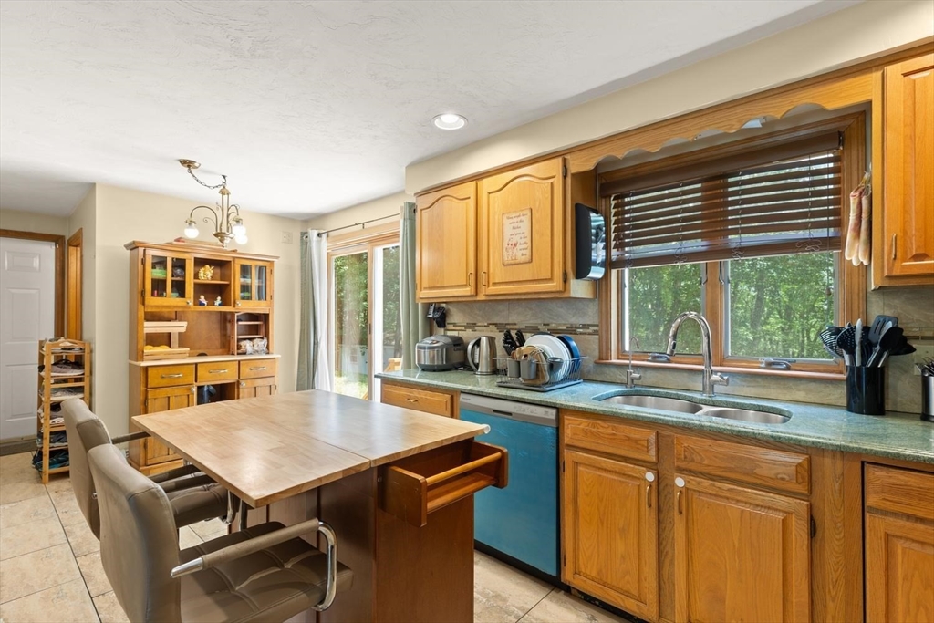 73 Sudbury Road Ashland, MA 01721 - Photo 9 of 33
