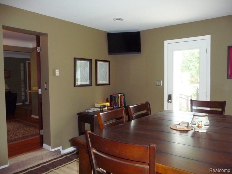 417 Lothrop Road Grosse Pointe, MI 48236 - Photo 8 of 18 FR.jpg