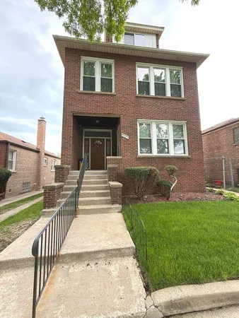 $2,000 | 9237 South Paxton Avenue, Unit 1, Chicago, IL 60617