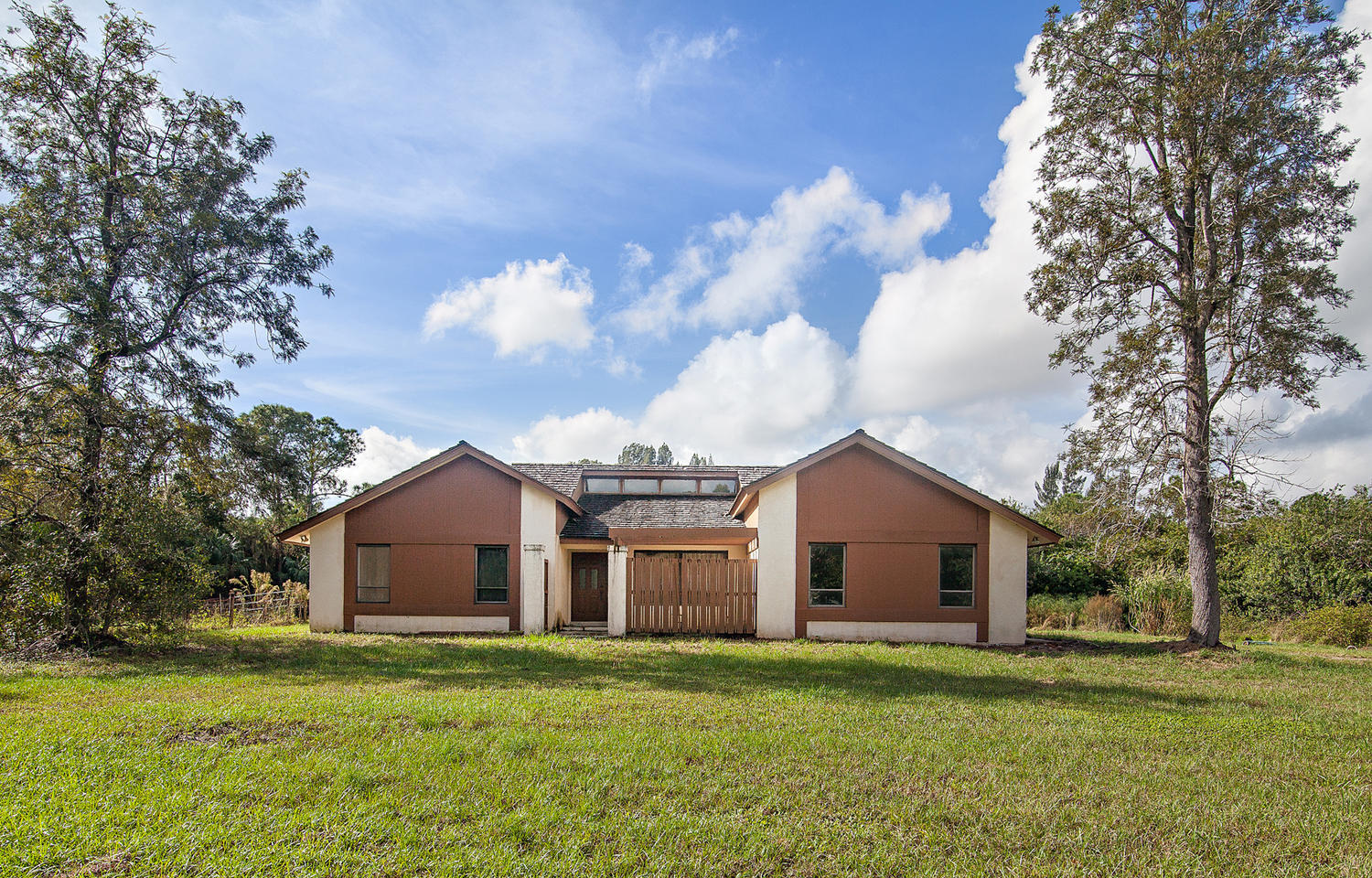 10200 175th Road North Jupiter, FL 33478 - Photo 1 of 32 Front