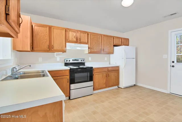 $1,150 | 332 Bracken Place, Jacksonville, NC 28540