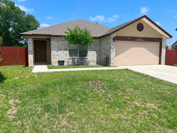 $1,695 | 8227 Club Meadow Drive, Converse, TX 78109