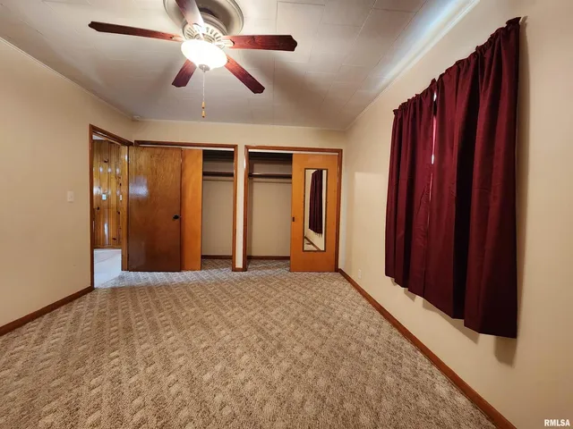 a view of empty room with ceiling fan