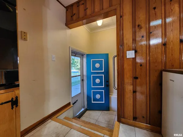 a view of a house with a garage