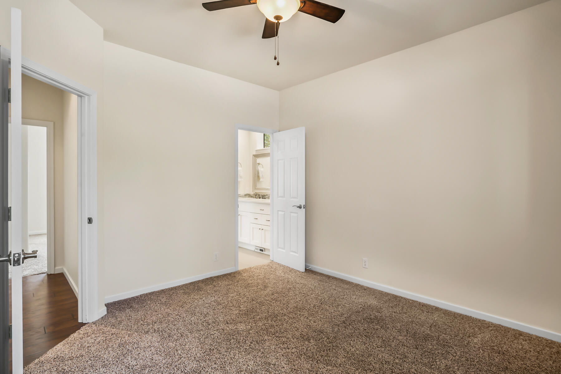 2125 Condor Drive Redmond, OR 97756 - Photo 31 of 42 JH5_3976