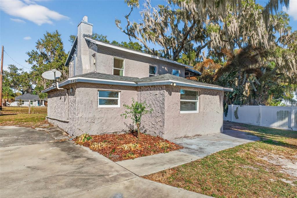 842 Channing Road Lakeland, FL 33805 - Photo 2 of 27 front view of a house with a yard