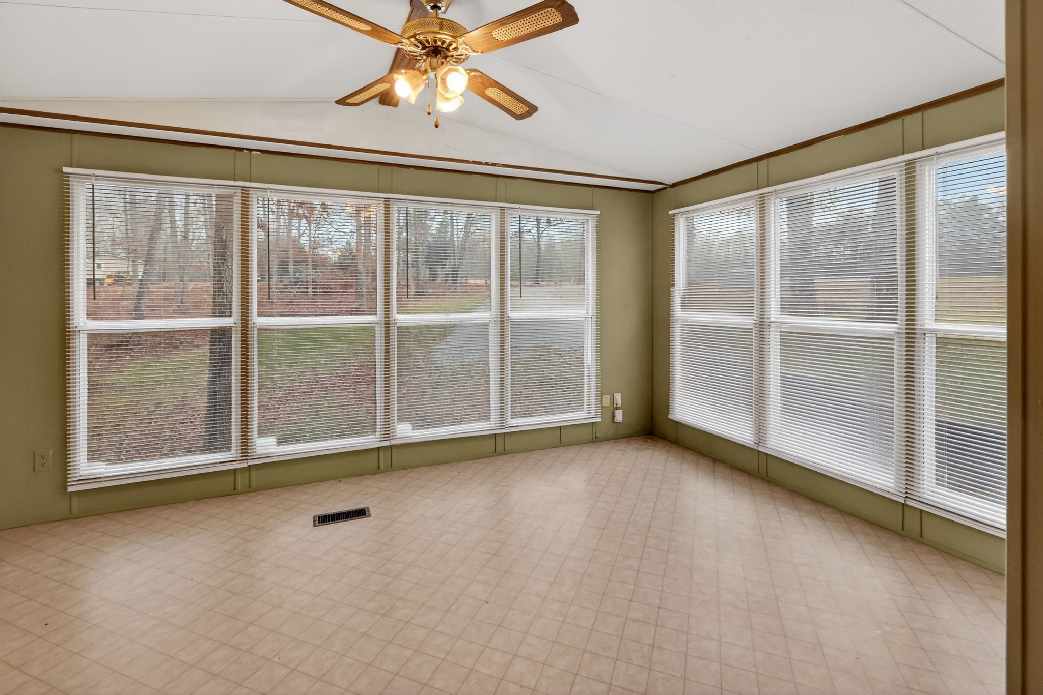 898 Overhead Bridge Road Hampshire, TN 38461 - Photo 5 of 32